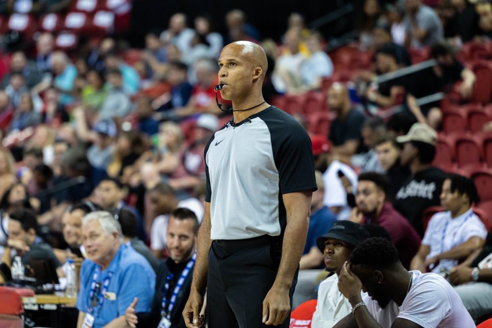 瓦伦西亚训练开放日，清晨主帅复盘引欢呼，欧篮联在即，训练强度明显提升的简单介绍-开云